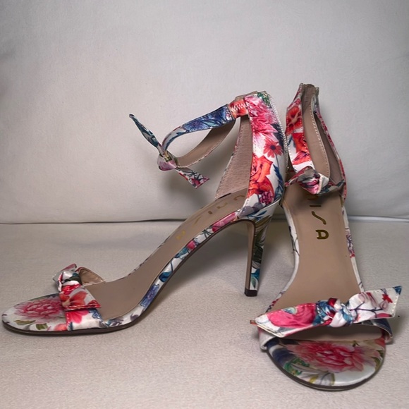 Floral Heels - Picture 1 of 5